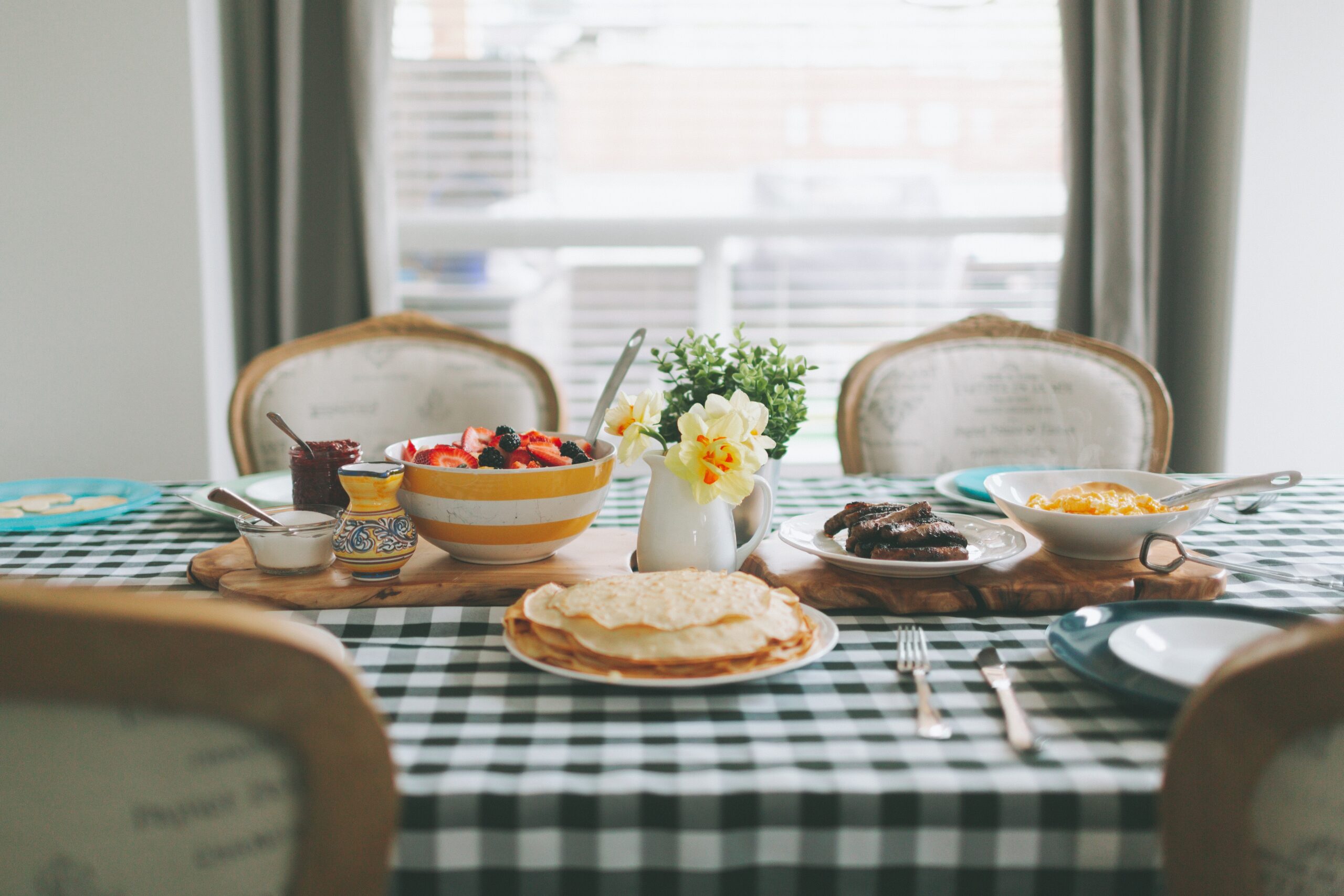 10 frühstückstisch decken ideen für den Brunch zu Hause.